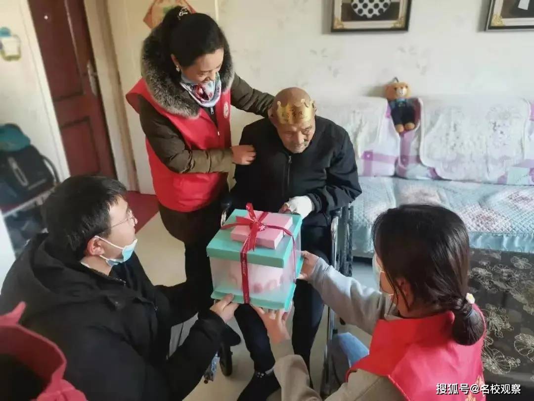 社区服务社养老院慰问活动感动瞬间：温暖陪伴让老人不再孤单