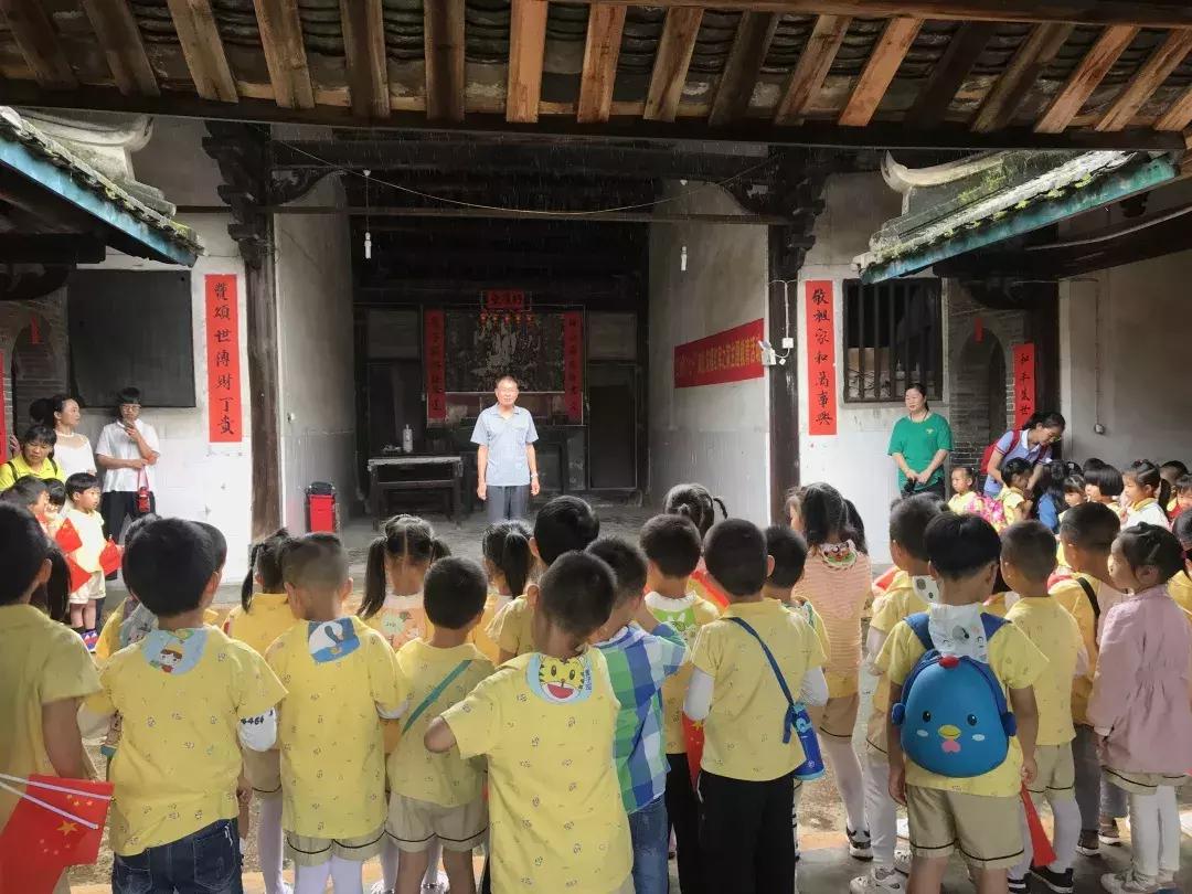 中国教育资讯报合订本：珍藏教育发展脉络，轻松追溯政策演变与改革历程